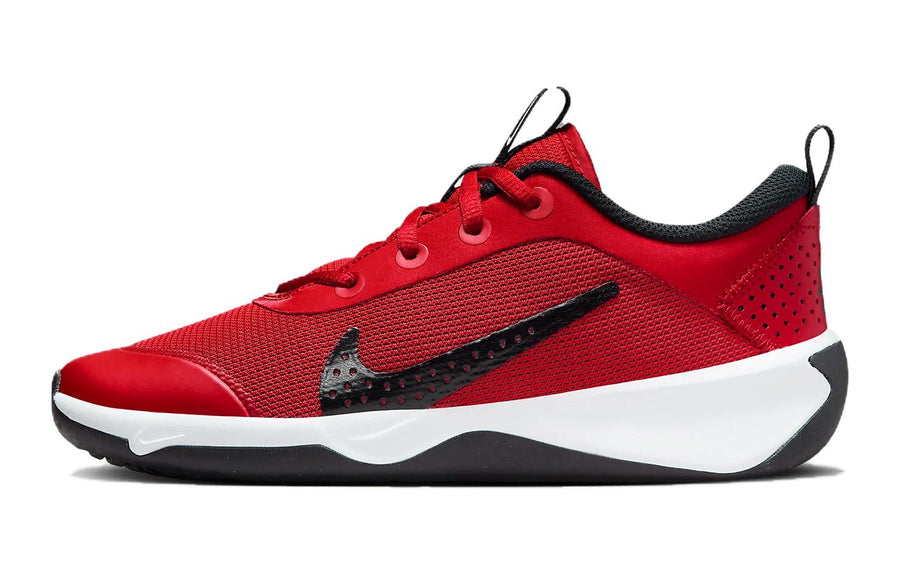 ナイキ Nike GS Omni Multi Court "University Red/White/Black" DM9027-601