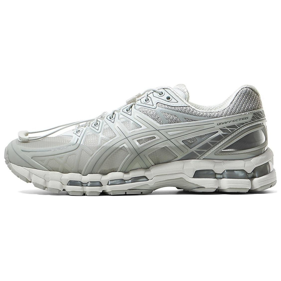 アシックス ゲルカヤノ20 UNAFFECTED × Asics Gel-Kayano 20 "Cream/Lake Grey" 1203A529-100