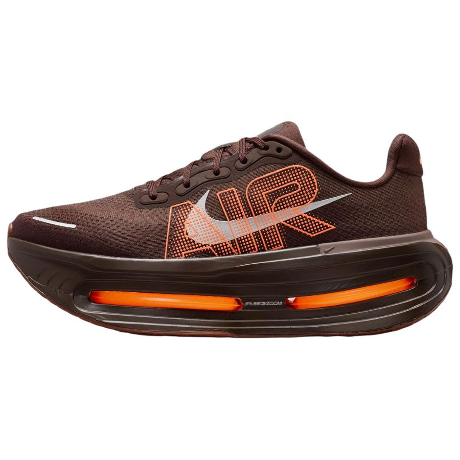 ナイキ ボメロ Renegade × Nike Vomero Premium "Cinnamon" IQ7314-200