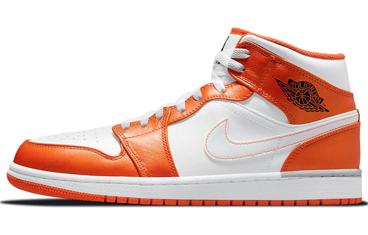 エアジョーダン1 Nike Air Jordan 1 Mid "Orange/White" DM3531-800