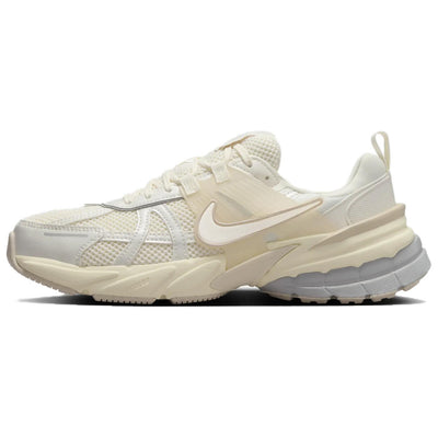 ナイキ V2K ラン Nike Women's V2K Run "Pale Ivory/Coconut Milk" HQ1512-110
