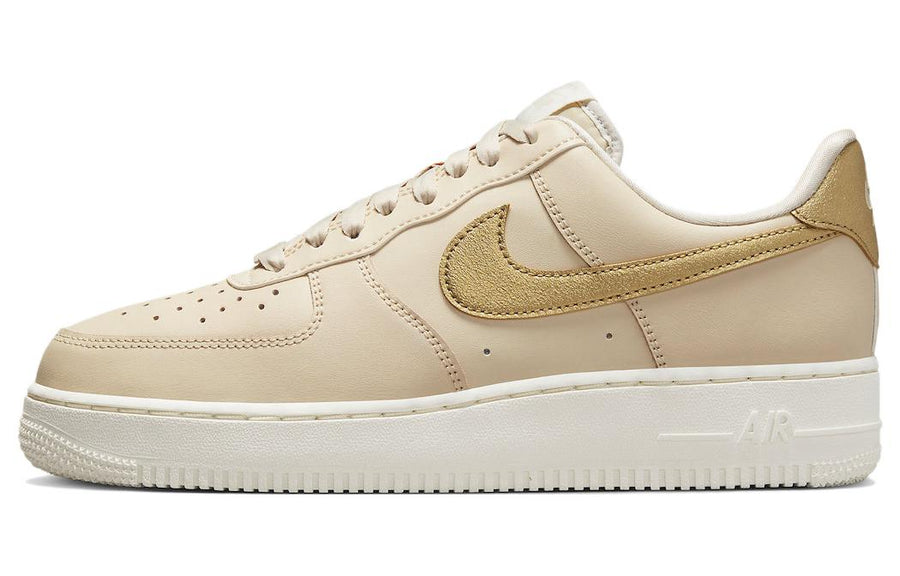 ナイキ エアフォース1 Nike Women's Air Force 1 '07 "Sand Drift/Metallic Gold" DQ7569-102