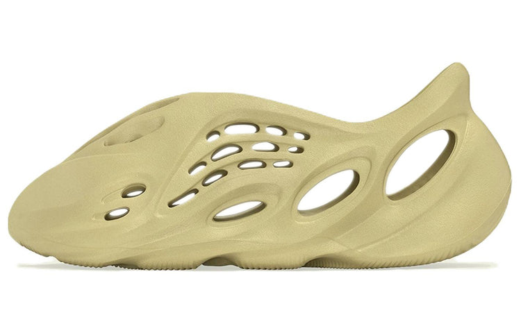 アディダス イージー adidas YEEZY Foam Runner "Sulfur" GV6775